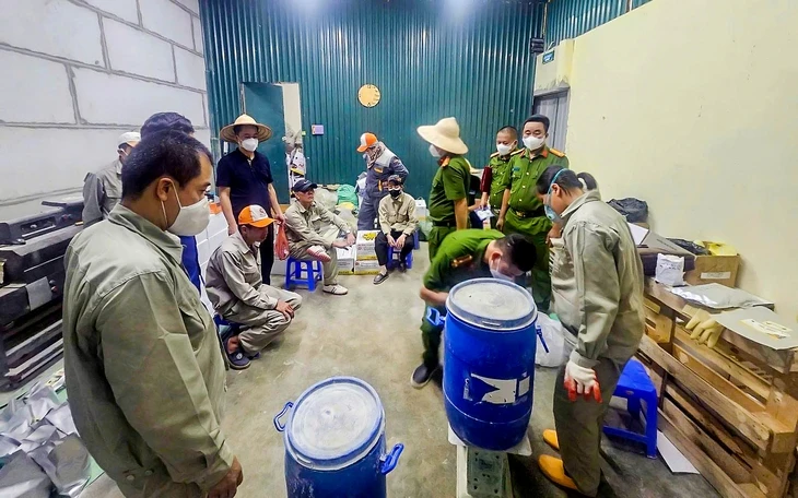 Phát hiện xưởng sản xuất thuốc diệt mối giả quy mô lớn Phát hiện xưởng sản xuất thuốc diệt mối giả quy mô lớn