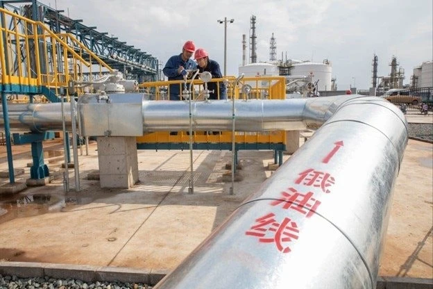 Phát minh của Trung Quốc làm rung chuyển ngành năng lượng thế giới: Tạo ra xăng dầu chỉ từ không khí và nước, năng suất cao nhưng chi phí thấp Phát minh của Trung Quốc làm rung chuyển ngành năng lượng thế giới: Tạo ra xăng dầu chỉ từ không khí và nước, năng suất cao nhưng chi phí thấp