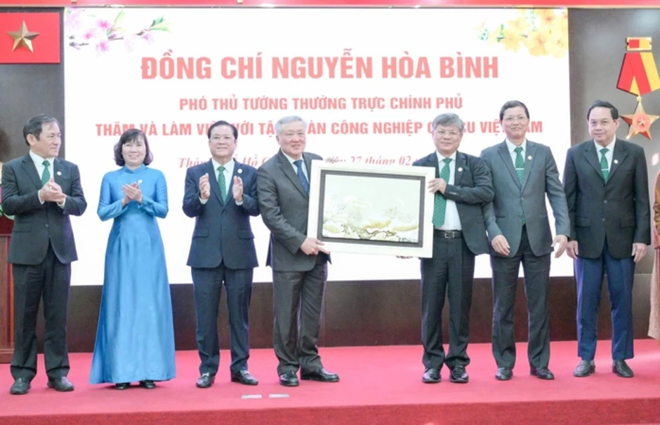 Phó Thủ tướng Thường trực Nguyễn Hòa Bình thăm và làm việc tại VRG Phó Thủ tướng Thường trực Nguyễn Hòa Bình thăm và làm việc tại VRG
