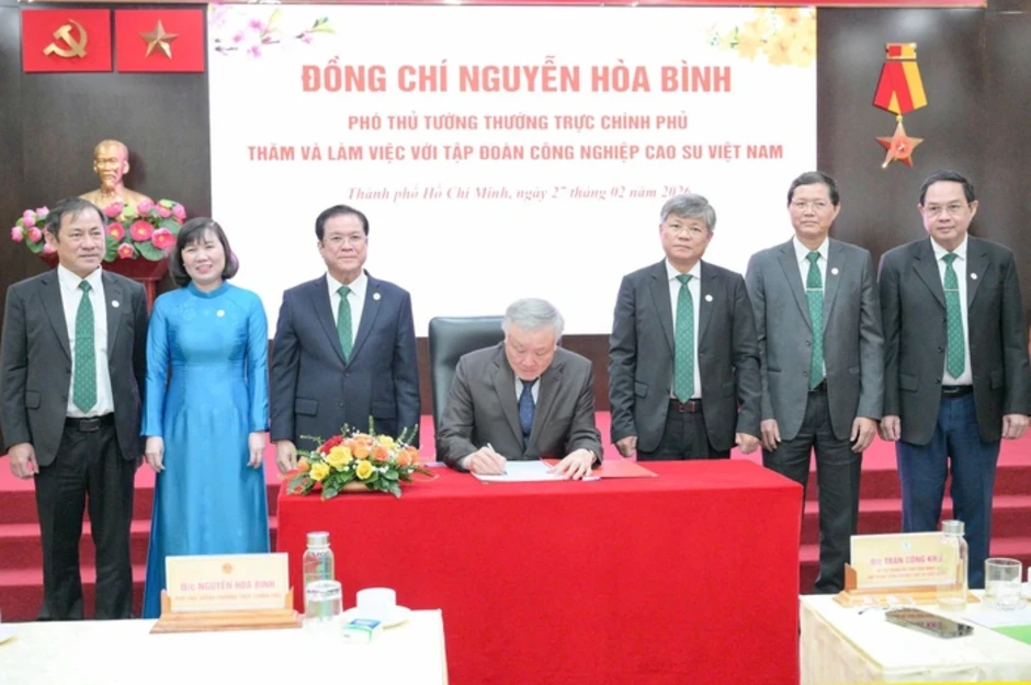 Phó Thủ tướng Thường trực Nguyễn Hòa Bình thăm và làm việc tại VRG Phó Thủ tướng Thường trực Nguyễn Hòa Bình thăm và làm việc tại VRG