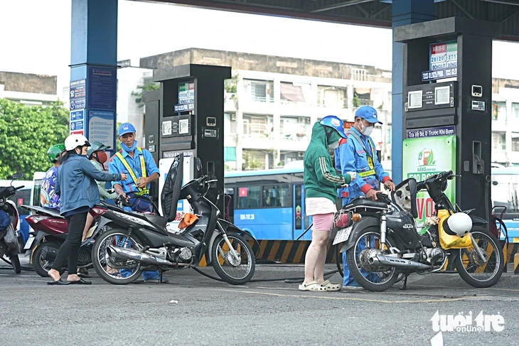 Quỹ bình ổn chi khoảng 3.000 tỉ đồng trong 10 ngày, vì sao giá xăng dầu vẫn tăng mạnh? Quỹ bình ổn chi khoảng 3.000 tỉ đồng trong 10 ngày, vì sao giá xăng dầu vẫn tăng mạnh?
