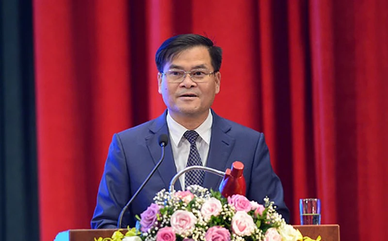 Quảng Ninh tính chuyện dùng những “hố khổng lồ” từng khai thác than để làm du lịch: Có nơi dự kiến thành hồ chứa 20 triệu m3 nước, ý tưởng đã được chuẩn bị cách đây 20 năm Quảng Ninh tính chuyện dùng những “hố khổng lồ” từng khai thác than để làm du lịch: Có nơi dự kiến thành hồ chứa 20 triệu m3 nước, ý tưởng đã được chuẩn bị cách đây 20 năm