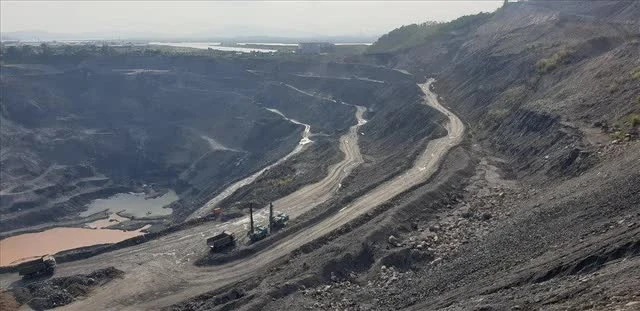 Quảng Ninh tính chuyện dùng những “hố khổng lồ” từng khai thác than để làm du lịch: Có nơi dự kiến thành hồ chứa 20 triệu m3 nước, ý tưởng đã được chuẩn bị cách đây 20 năm Quảng Ninh tính chuyện dùng những “hố khổng lồ” từng khai thác than để làm du lịch: Có nơi dự kiến thành hồ chứa 20 triệu m3 nước, ý tưởng đã được chuẩn bị cách đây 20 năm