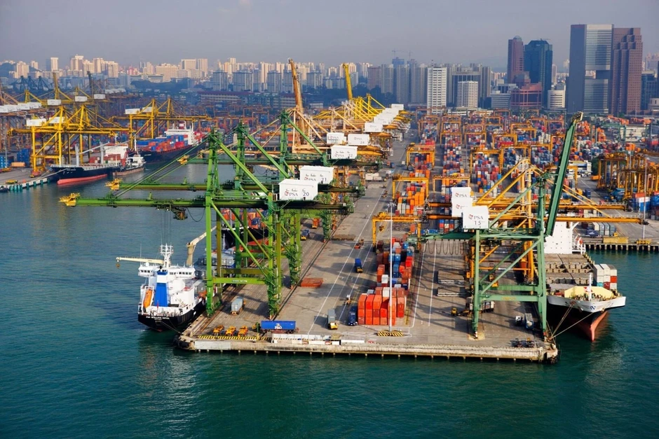 Quốc gia cửa ngõ Đông Nam Á 'đứng ngồi không yên' vì căng thẳng tại eo biển Hormuz: Nguồn cung không tìm đâu ra, giá nhiên liệu tàu biển tăng gấp 2,6 lần Quốc gia cửa ngõ Đông Nam Á 'đứng ngồi không yên' vì căng thẳng tại eo biển Hormuz: Nguồn cung không tìm đâu ra, giá nhiên liệu tàu biển tăng gấp 2,6 lần