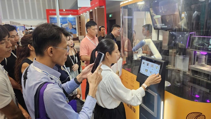 Robot, công nghệ Trung Quốc đổ bộ tìm nhà thu mua tại Việt Nam Robot, công nghệ Trung Quốc đổ bộ tìm nhà thu mua tại Việt Nam