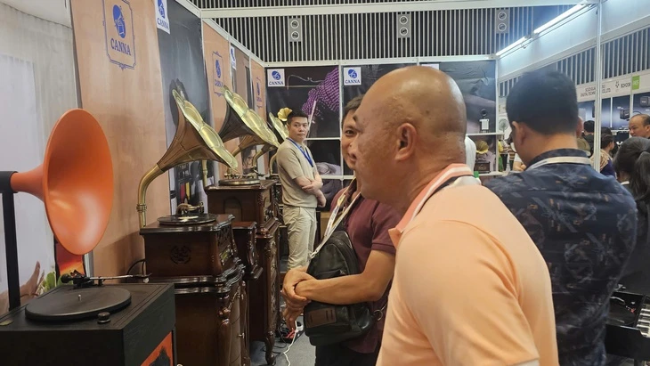 Robot, công nghệ Trung Quốc đổ bộ tìm nhà thu mua tại Việt Nam Robot, công nghệ Trung Quốc đổ bộ tìm nhà thu mua tại Việt Nam
