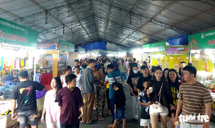 Sâm Tiến Vua, nước mắm Phú Quốc, gạo hữu cơ Campuchia và nhiều đặc sản hội tụ về vùng Bảy Núi Sâm Tiến Vua, nước mắm Phú Quốc, gạo hữu cơ Campuchia và nhiều đặc sản hội tụ về vùng Bảy Núi