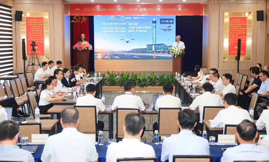 Sân bay Nội Bài diễn tập ứng phó sau vụ drone xâm nhập Tân Sơn Nhất Sân bay Nội Bài diễn tập ứng phó sau vụ drone xâm nhập Tân Sơn Nhất