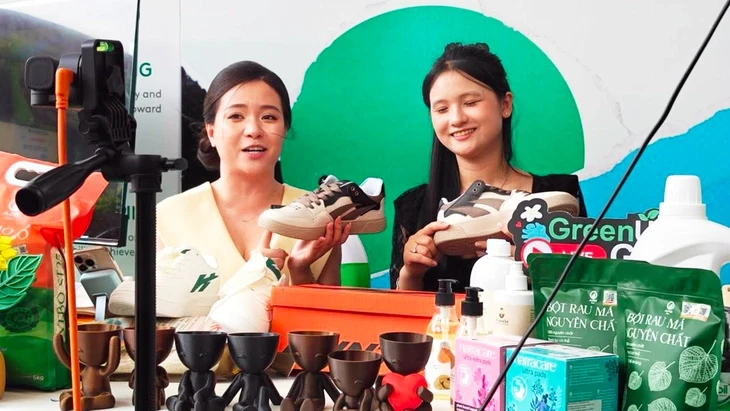 Sàn thương mại điện tử đua tăng phí, người bán hàng 'khóc ròng'
