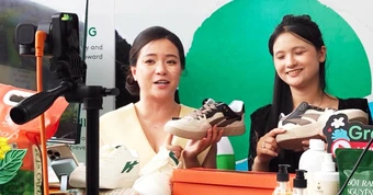 Sàn thương mại điện tử đua tăng phí, người bán hàng 'khóc ròng'