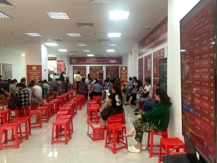 Sau khi ông Vũ Minh Châu bị khởi tố, Bảo Tín Minh Châu hoạt động mua - bán vàng thế nào? Sau khi ông Vũ Minh Châu bị khởi tố, Bảo Tín Minh Châu hoạt động mua - bán vàng thế nào?