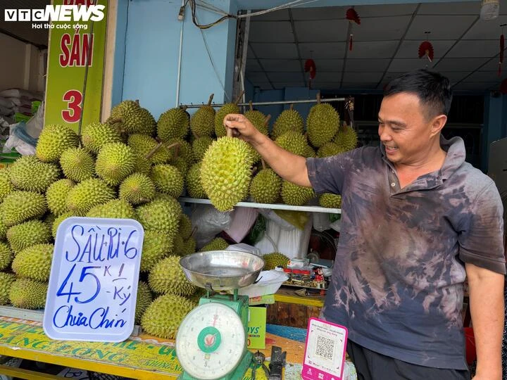 Sầu riêng 50.000 đồng/kg vẫn khó bán, loại nửa triệu đồng/kg lại ‘cháy hàng’ Sầu riêng 50.000 đồng/kg vẫn khó bán, loại nửa triệu đồng/kg lại ‘cháy hàng’