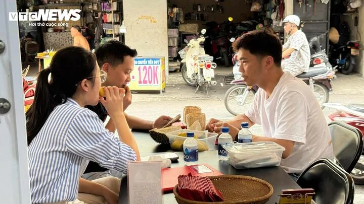 Sầu riêng 50.000 đồng/kg vẫn khó bán, loại nửa triệu đồng/kg lại ‘cháy hàng’ Sầu riêng 50.000 đồng/kg vẫn khó bán, loại nửa triệu đồng/kg lại ‘cháy hàng’