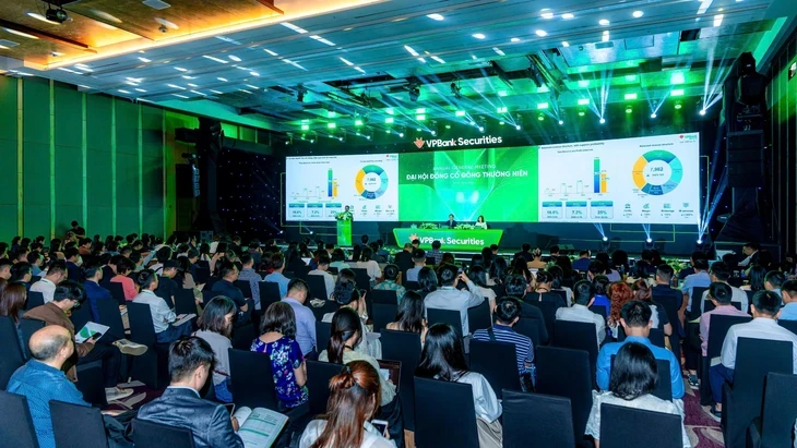 Sếp VPBankS nói về giá cổ phiếu giảm sau IPO, khẳng định có 'sức' cho vay thêm 30.000 tỉ