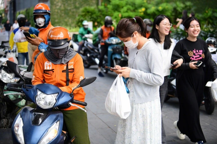Shopee phải cải chính thông tin sau vụ quảng cáo 'Freeship 0Đ' Shopee phải cải chính thông tin sau vụ quảng cáo 'Freeship 0Đ'