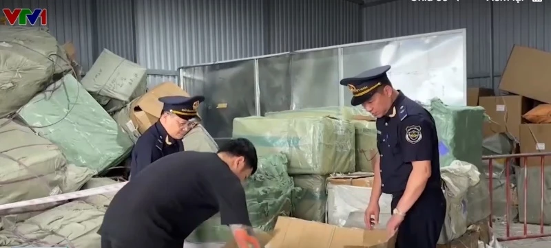 Siết mạnh vi phạm sở hữu trí tuệ từ cửa khẩu đến không gian mạng Siết mạnh vi phạm sở hữu trí tuệ từ cửa khẩu đến không gian mạng
