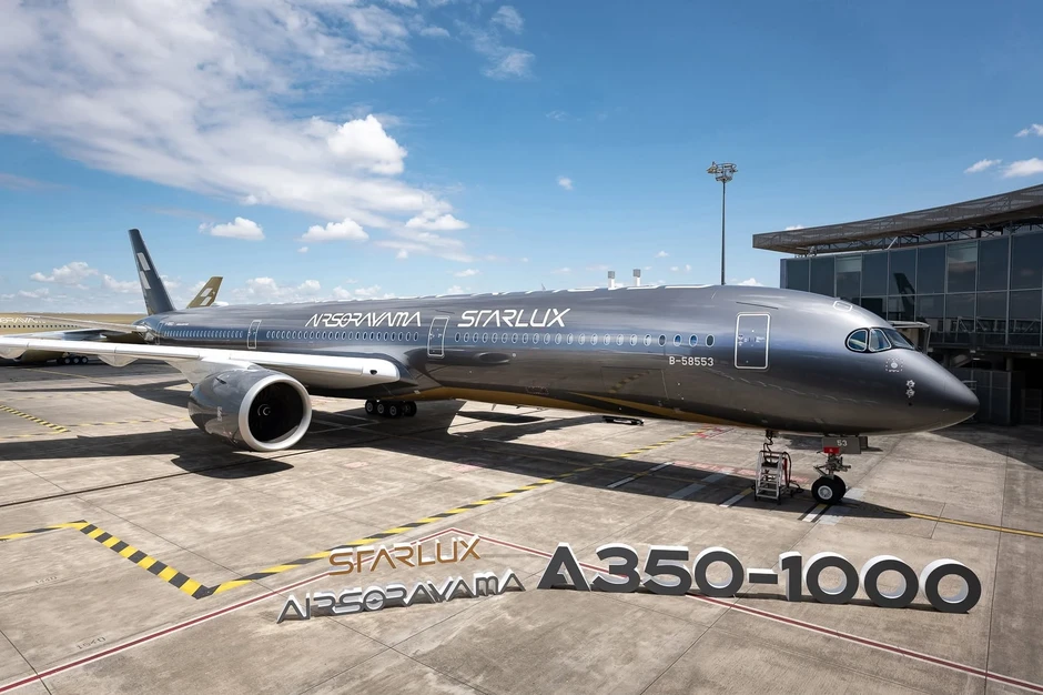STARLUX Airlines ra mắt tàu bay Airsorayama Silver STARLUX Airlines ra mắt tàu bay Airsorayama Silver