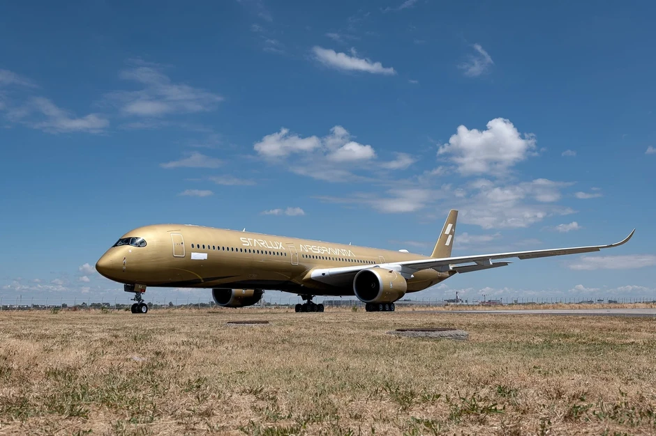 STARLUX Airlines ra mắt tàu bay Airsorayama Silver STARLUX Airlines ra mắt tàu bay Airsorayama Silver