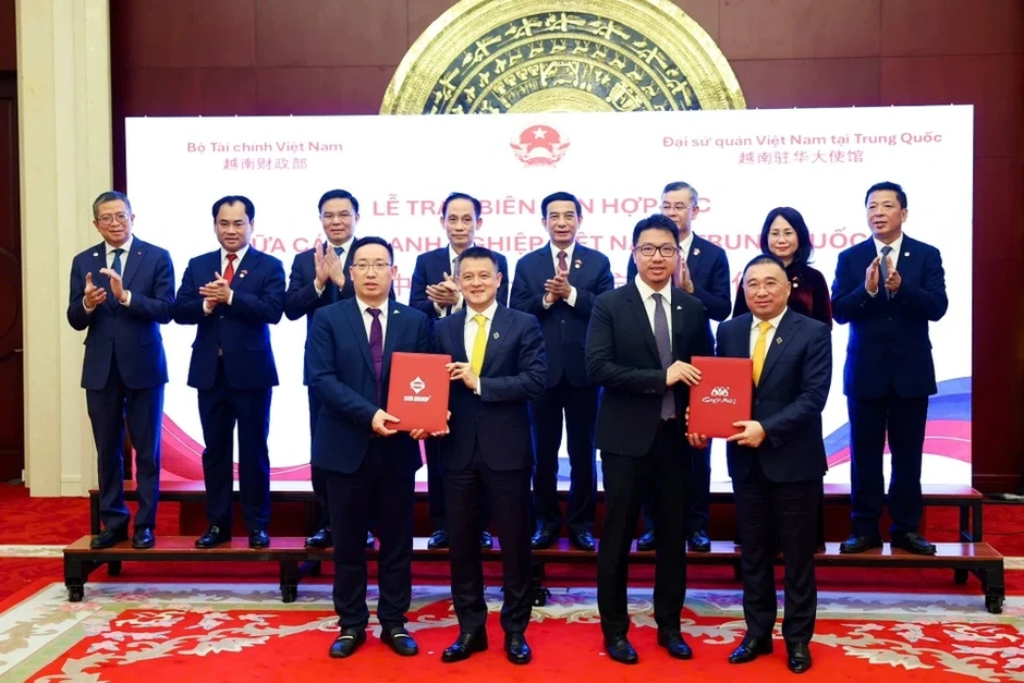Sun Group ký thỏa thuận 2,3 tỷ USD với 'ông lớn' Trung Quốc Sun Group ký thỏa thuận 2,3 tỷ USD với 'ông lớn' Trung Quốc