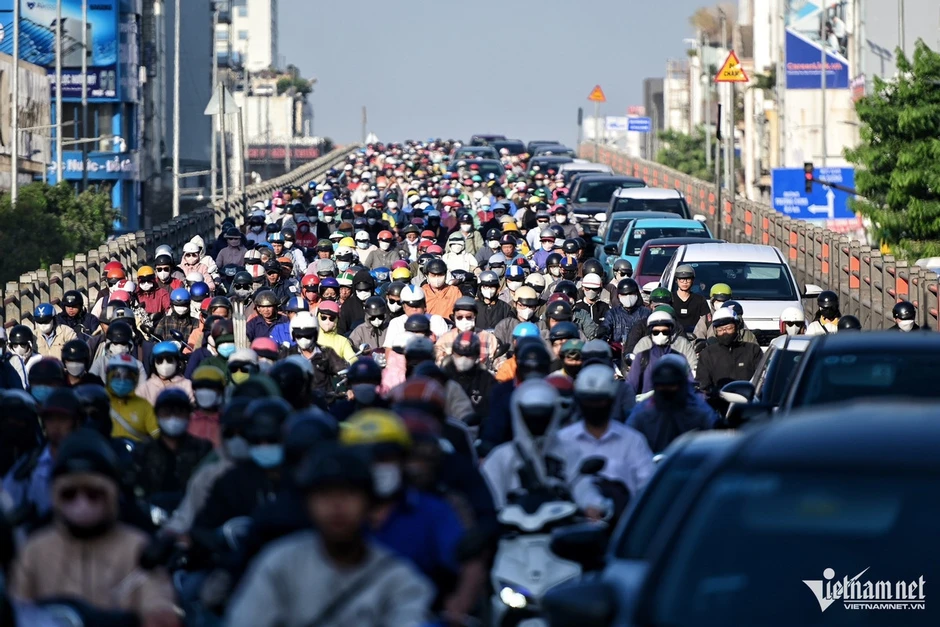 Tăng trưởng 2 con số: TPHCM cần giảm 'thuế thời gian', thay vì tạo 'ốc đảo ưu đãi' Tăng trưởng 2 con số: TPHCM cần giảm 'thuế thời gian', thay vì tạo 'ốc đảo ưu đãi'
