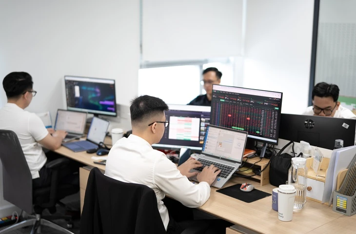 Tăng trưởng cao không chỉ chờ ‘bơm’ tiền ồ ạt, mà cần đúng chỗ Tăng trưởng cao không chỉ chờ ‘bơm’ tiền ồ ạt, mà cần đúng chỗ