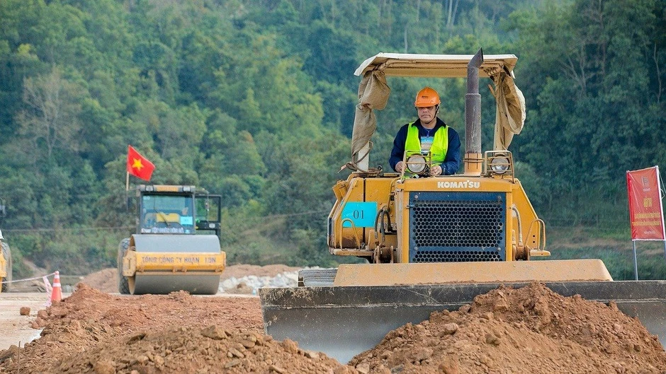 Tập đoàn xây dựng nổi tiếng Việt Nam chi hàng trăm triệu thưởng cho công nhân lái xe ben, vận hành máy ủi… xuất sắc, tổ chức 'tranh tài' tại dự án 11.808 tỷ đồng Tập đoàn xây dựng nổi tiếng Việt Nam chi hàng trăm triệu thưởng cho công nhân lái xe ben, vận hành máy ủi… xuất sắc, tổ chức 'tranh tài' tại dự án 11.808 tỷ đồng