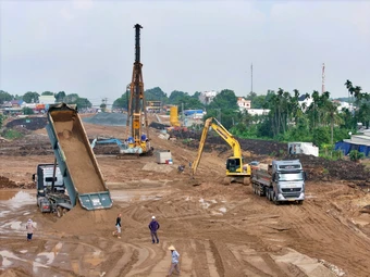 Tấp nập thi công đường huyết mạch kết nối sân bay Long Thành