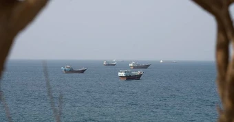 Tàu chở dầu 'tàng hình' ở eo biển Hormuz giúp kìm giá dầu thế nào?