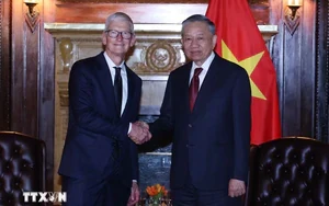 Thăm nơi nắm giữ 29.000 tỷ USD ở Mỹ, tỷ phú Nguyễn Thị Phương Thảo mặc áo dài, làm 1 việc đặc biệt Thăm nơi nắm giữ 29.000 tỷ USD ở Mỹ, tỷ phú Nguyễn Thị Phương Thảo mặc áo dài, làm 1 việc đặc biệt
