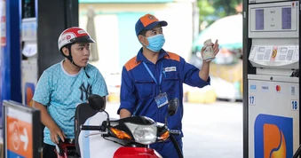 Thêm giải pháp hạ nhiệt giá xăng dầu