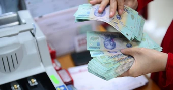 Thêm nhiều ngân hàng 'nhập cuộc' giảm lãi suất vay lẫn huy động