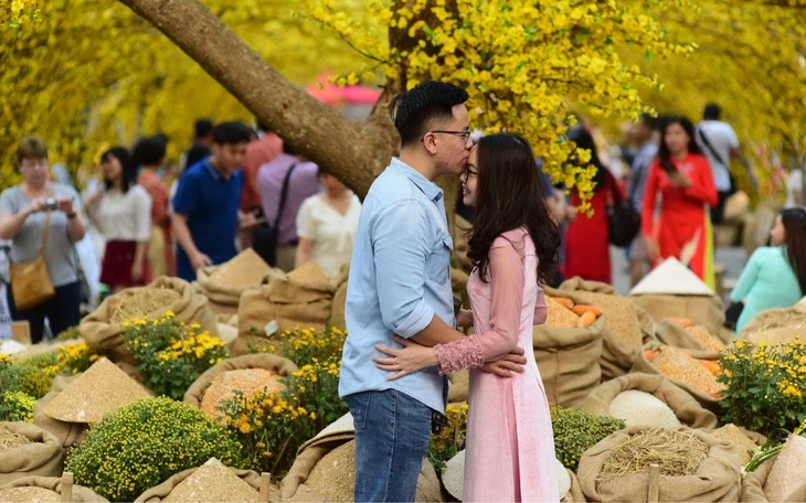 Thị trường 8-3 sôi động, quà tặng thiết thực được ưa chuộng Thị trường 8-3 sôi động, quà tặng thiết thực được ưa chuộng