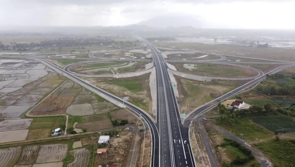 Thông xe 20 km đầu tiên cao tốc Khánh Hòa - Buôn Ma Thuột Thông xe 20 km đầu tiên cao tốc Khánh Hòa - Buôn Ma Thuột
