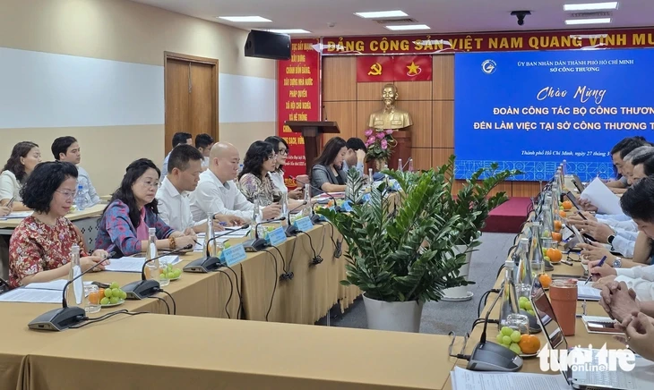 Thứ trưởng Bộ Công Thương: Nếu một chỉ tiêu kinh tế của TP.HCM không đạt, cả nước sẽ bị ảnh hưởng Thứ trưởng Bộ Công Thương: Nếu một chỉ tiêu kinh tế của TP.HCM không đạt, cả nước sẽ bị ảnh hưởng