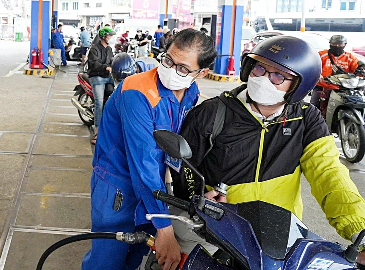 Thủ tướng: Đẩy nhanh việc bổ sung dự trữ quốc gia xăng dầu Thủ tướng: Đẩy nhanh việc bổ sung dự trữ quốc gia xăng dầu