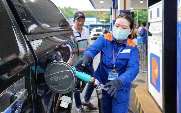 Thủ tướng đề nghị Nhật Bản cung cấp dầu thô từ nguồn dự trữ, bán nhiên liệu hàng không cho Việt Nam Thủ tướng đề nghị Nhật Bản cung cấp dầu thô từ nguồn dự trữ, bán nhiên liệu hàng không cho Việt Nam