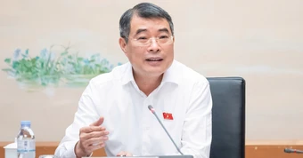 Thủ tướng: Dự kiến nâng ngưỡng chịu thuế với hộ kinh doanh lên 1 tỉ đồng để tháo gỡ khó khăn