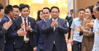 Thủ tướng họp thúc đẩy tăng trưởng hai con số, tri ân doanh nghiệp