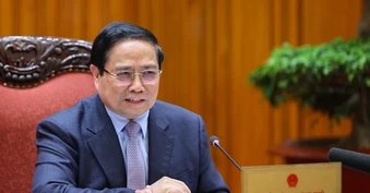 Thủ tướng: Khuyến khích người dân sử dụng phương tiện công cộng, xe điện