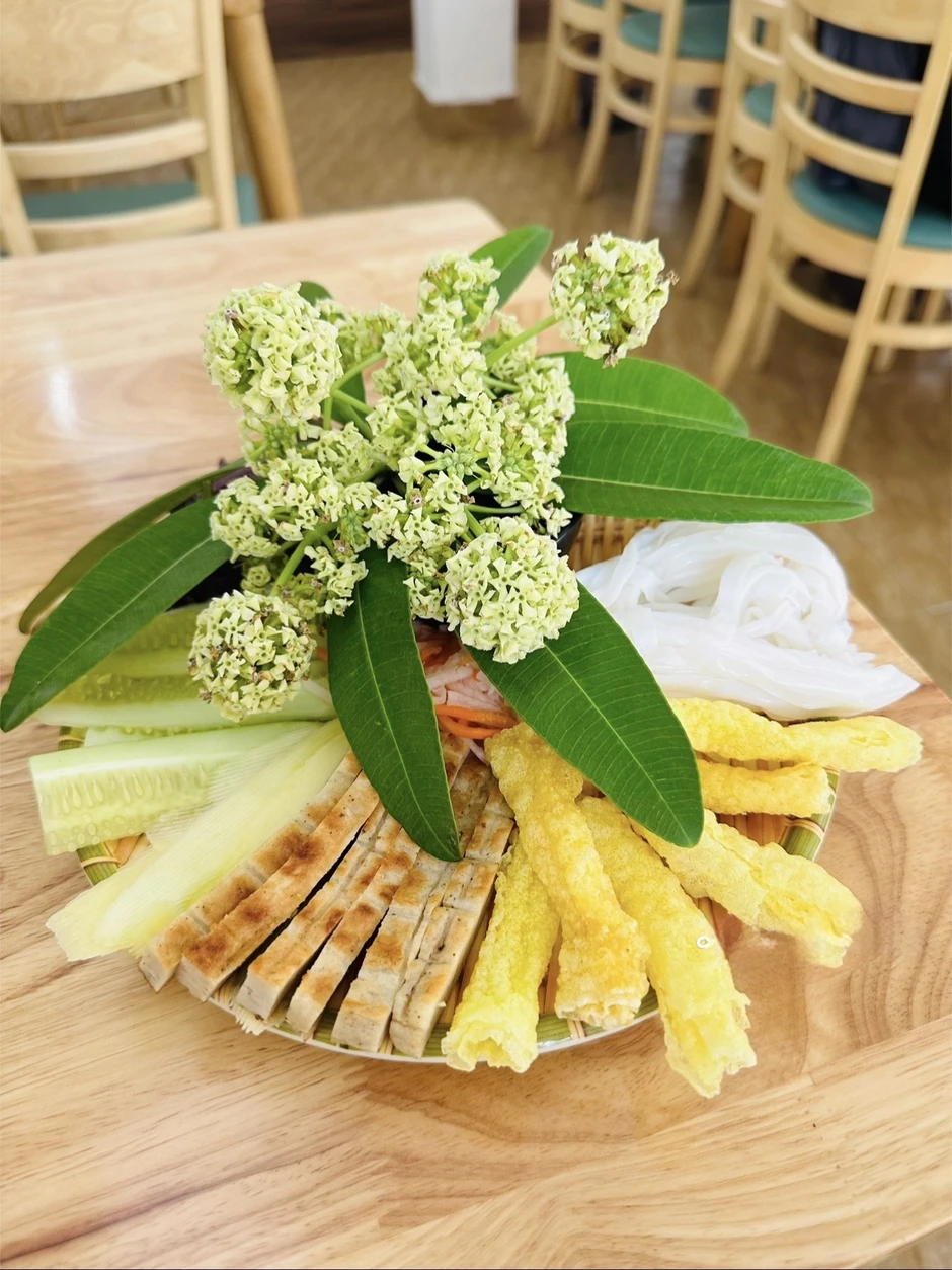 Thực hư trà sữa, nước khoáng hoa sữa gây sốt tại Hà Nội, uống vào thực khách liền “bất ngờ” Thực hư trà sữa, nước khoáng hoa sữa gây sốt tại Hà Nội, uống vào thực khách liền “bất ngờ”