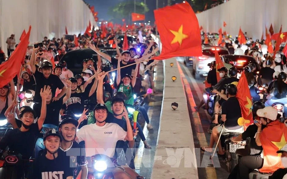 Thực hư trà sữa, nước khoáng hoa sữa gây sốt tại Hà Nội, uống vào thực khách liền “bất ngờ” Thực hư trà sữa, nước khoáng hoa sữa gây sốt tại Hà Nội, uống vào thực khách liền “bất ngờ”