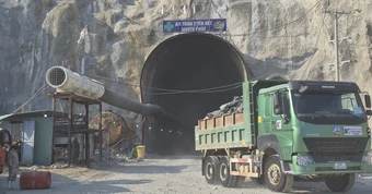 Thủy điện tích năng lớn nhất Đông Nam Á làm 'pin nước khổng lồ' xuyên núi chạy đua tiến độ
