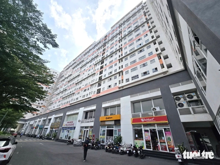 Tiền đổ vào thị trường nhà đất vượt mốc 'triệu tỉ' dù 5 tháng chỉ có 15 sổ hồng cấp lần đầu Tiền đổ vào thị trường nhà đất vượt mốc 'triệu tỉ' dù 5 tháng chỉ có 15 sổ hồng cấp lần đầu