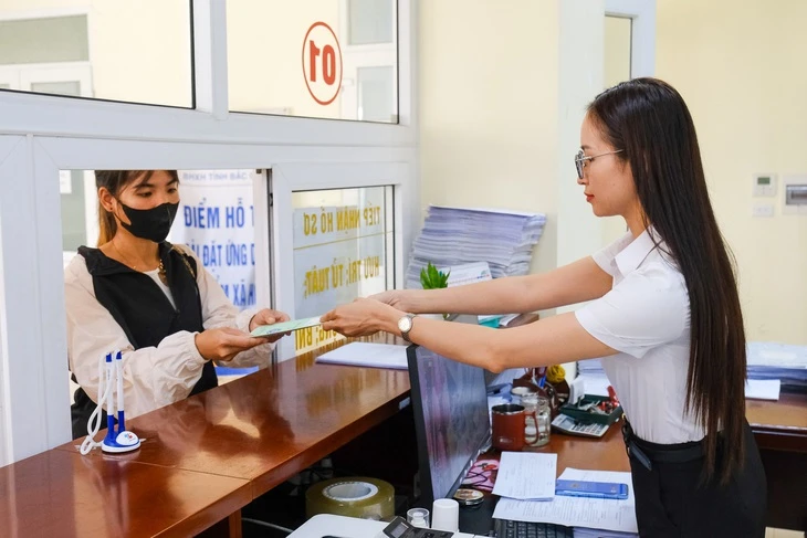 Tin tức sáng 12-6: Từ ngày 1-7, áp dụng lương cơ sở mới khi đóng bảo hiểm Tin tức sáng 12-6: Từ ngày 1-7, áp dụng lương cơ sở mới khi đóng bảo hiểm