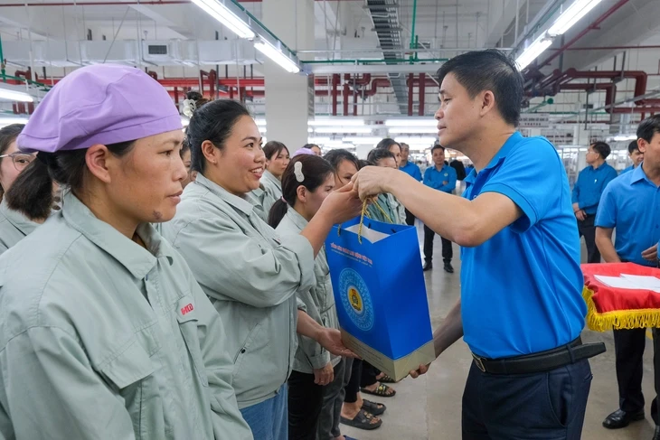 Tin tức sáng 19-3: Chung cư Cần Thơ phải có tối thiểu từ 2 nhà mạng để người dân lựa chọn Tin tức sáng 19-3: Chung cư Cần Thơ phải có tối thiểu từ 2 nhà mạng để người dân lựa chọn