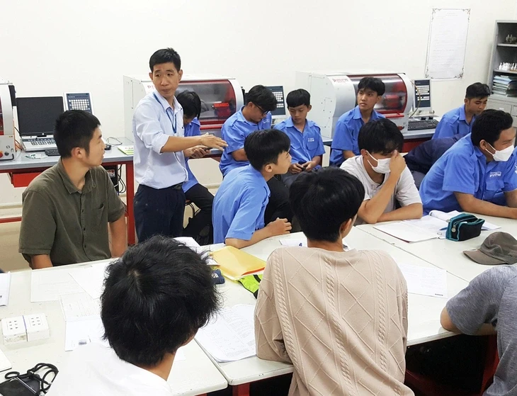 Tin tức sáng 2-4: Lãi suất liên ngân hàng hạ nhiệt; Phát hiện nhà thuốc không phép, thuốc hết hạn Tin tức sáng 2-4: Lãi suất liên ngân hàng hạ nhiệt; Phát hiện nhà thuốc không phép, thuốc hết hạn