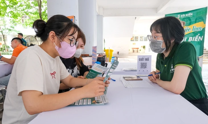 Tin tức sáng 22-4: Hơn 123.000 người nộp hồ sơ hưởng trợ cấp thất nghiệp Tin tức sáng 22-4: Hơn 123.000 người nộp hồ sơ hưởng trợ cấp thất nghiệp