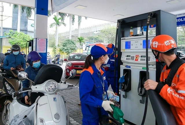 Tin vui: Xăng dầu chính thức nhận 'đặc quyền' tới hết tháng 6 Tin vui: Xăng dầu chính thức nhận 'đặc quyền' tới hết tháng 6