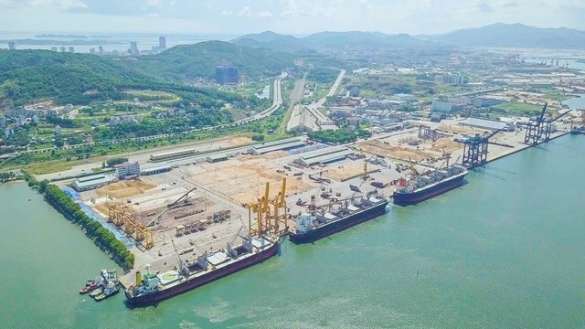 Tỉnh được ví như 'Việt Nam thu nhỏ' làm việc với đối tác Mỹ về 'siêu cảng' có thể đón tàu hơn 200.000 tấn Tỉnh được ví như 'Việt Nam thu nhỏ' làm việc với đối tác Mỹ về 'siêu cảng' có thể đón tàu hơn 200.000 tấn