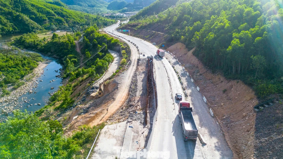 Toàn cảnh dự án mở rộng cao tốc La Sơn - Hòa Liên sắp về đích Toàn cảnh dự án mở rộng cao tốc La Sơn - Hòa Liên sắp về đích